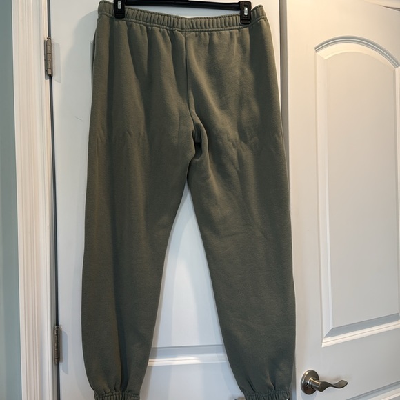 Men’s The North Face sweatpants. Khaki green. Size XL. Very good condition. - Picture 5 of 5